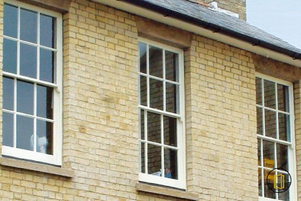 پنجره دوجداره کشویی است یا لولایی