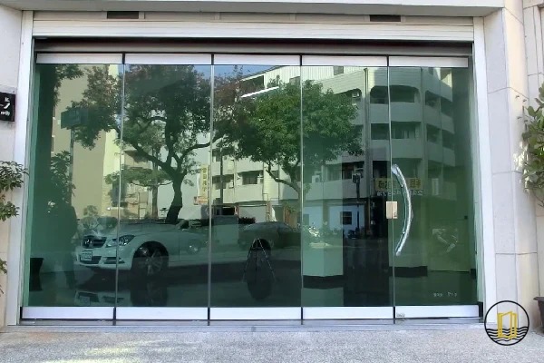 مزایای شیشه دودبند 