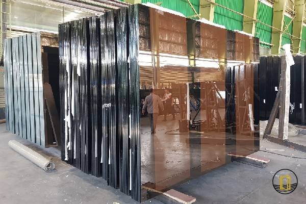 شیشه دودبند چیست؟ کاربرد، انواع و الزامات ایمنی