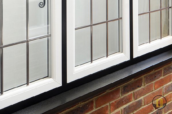 پنجره دوجداره کشویی بهتره یا لولایی؟ مقایسه کامل